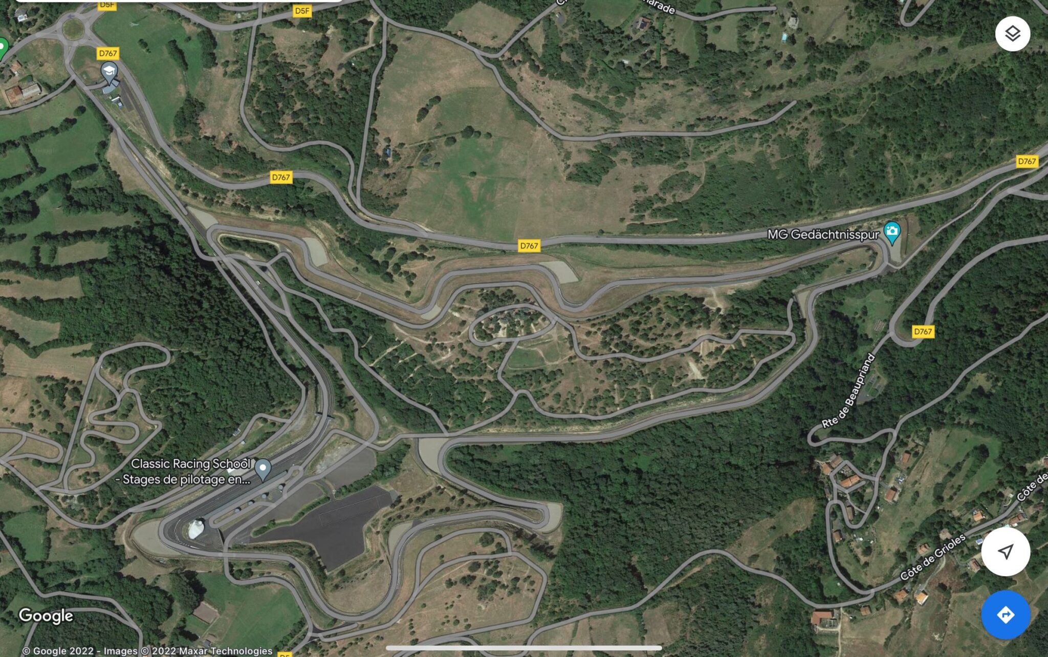 Le Circuit de Charade implantation LES 90 ANS DE LA TRACTION AVANT